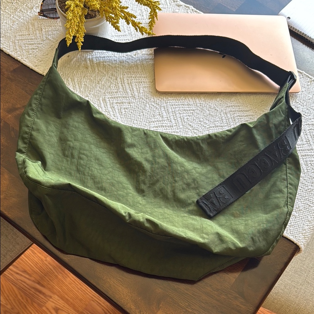 Baggu Bay Laurel Large Crescent with Adjustable Strap